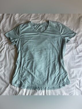 Danskin Now Semi-Fitted V-Neck Athletic Tee – XXL